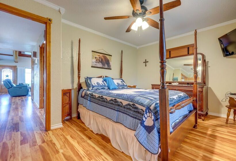 Pet Friendly Canyon Lake Cabin, 1 Mi To Water!