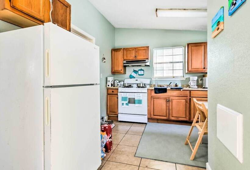 Pet Friendly Galveston Getaway W/ Deck & Grill!