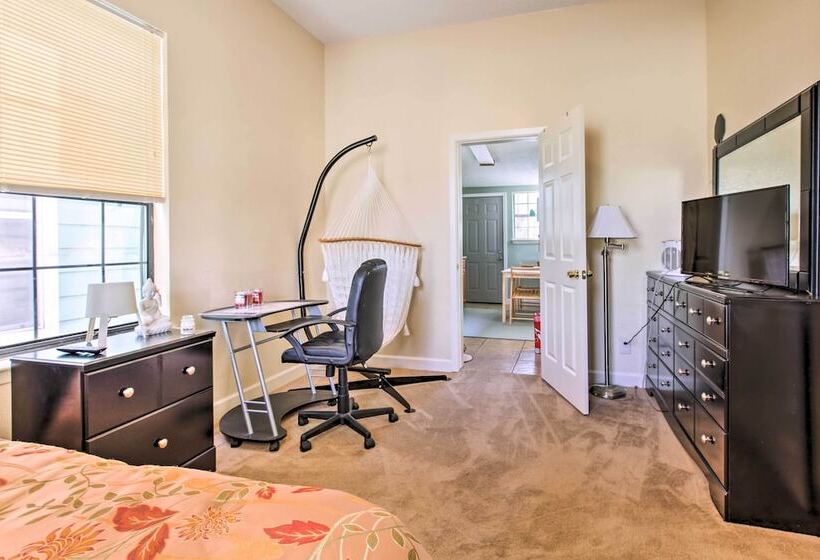 Pet Friendly Galveston Getaway W/ Deck & Grill!