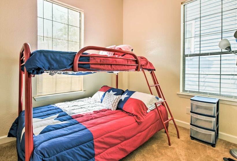 Pet Friendly Galveston Getaway W/ Deck & Grill!