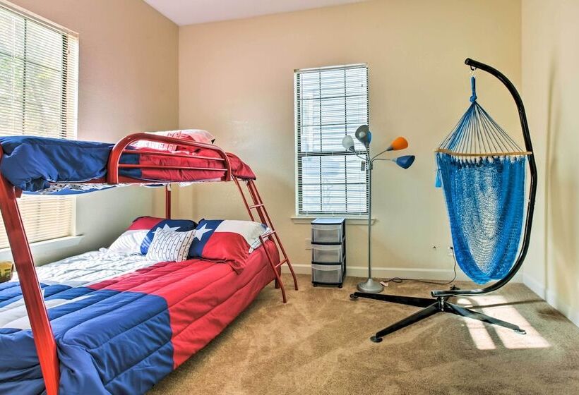 Pet Friendly Galveston Getaway W/ Deck & Grill!