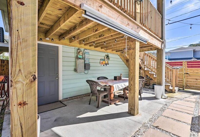 Galveston Retreat W/ Backyard & Patio!