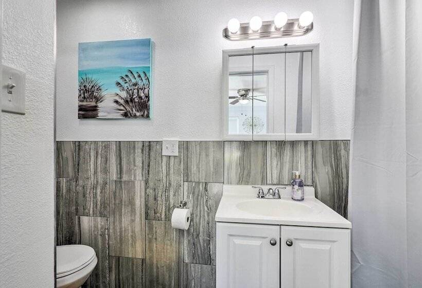 Galveston Retreat W/ Backyard & Patio!