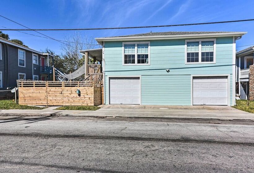 Galveston Retreat W/ Backyard & Patio!