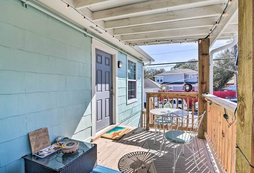 Galveston Retreat W/ Backyard & Patio!