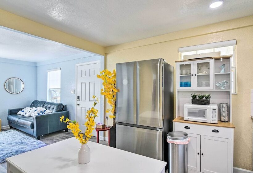 Galveston Retreat W/ Backyard & Patio!