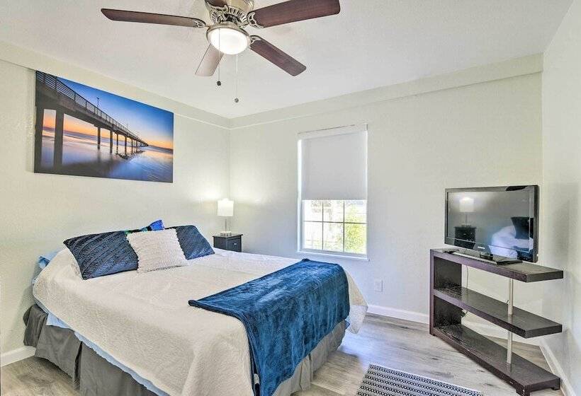 Galveston Retreat W/ Backyard & Patio!