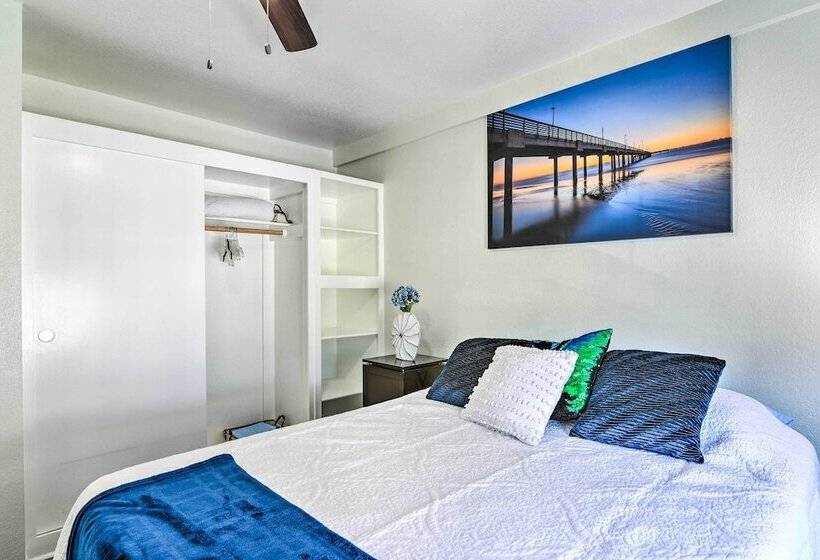 Galveston Retreat W/ Backyard & Patio!