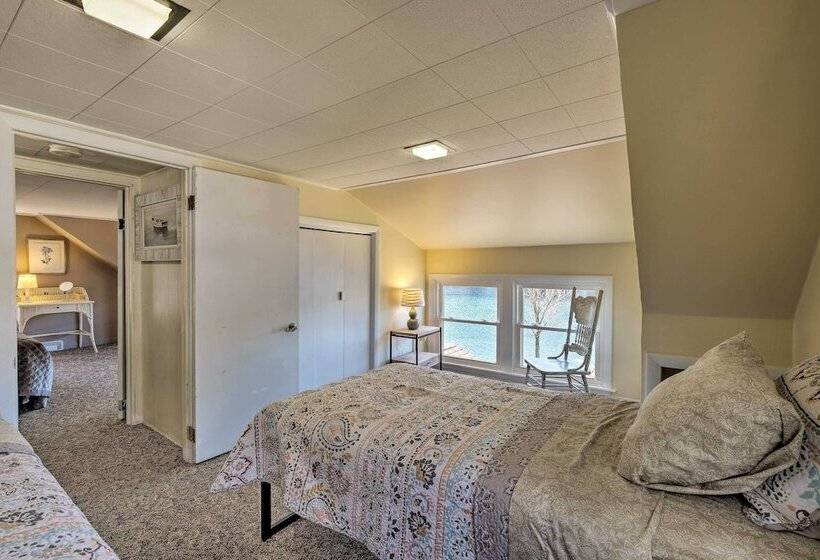 Picturesque Cottage With Sunroom On Ashmere Lake!