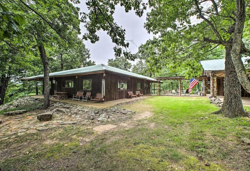 Pine Lodge Cabin  On 450 Acres In Ozark Mountains