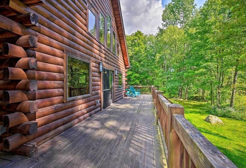 Private Chester Home W/ Deck, Mins To Skiing!