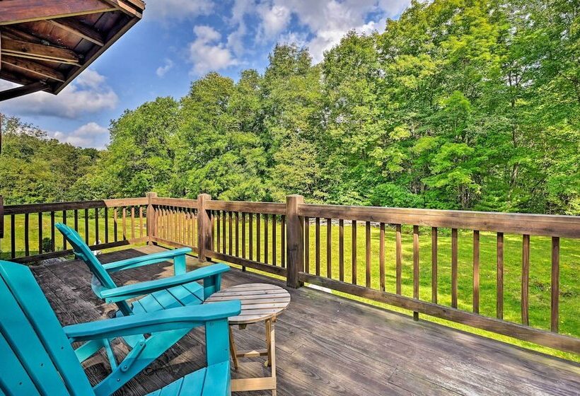 Private Chester Home W/ Deck, Mins To Skiing!