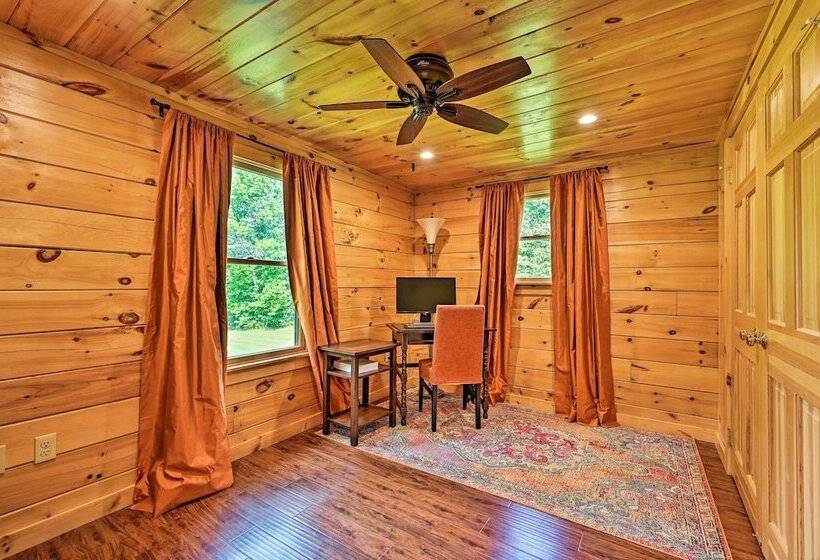 Private Chester Home W/ Deck, Mins To Skiing!