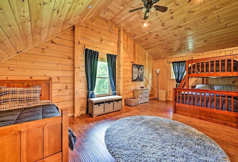 Private Chester Home W/ Deck, Mins To Skiing!