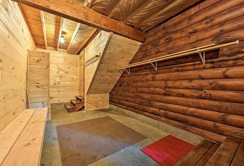 Private Chester Home W/ Deck, Mins To Skiing!