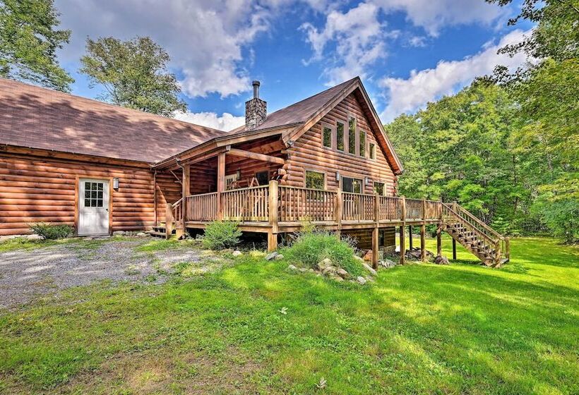 Private Chester Home W/ Deck, Mins To Skiing!