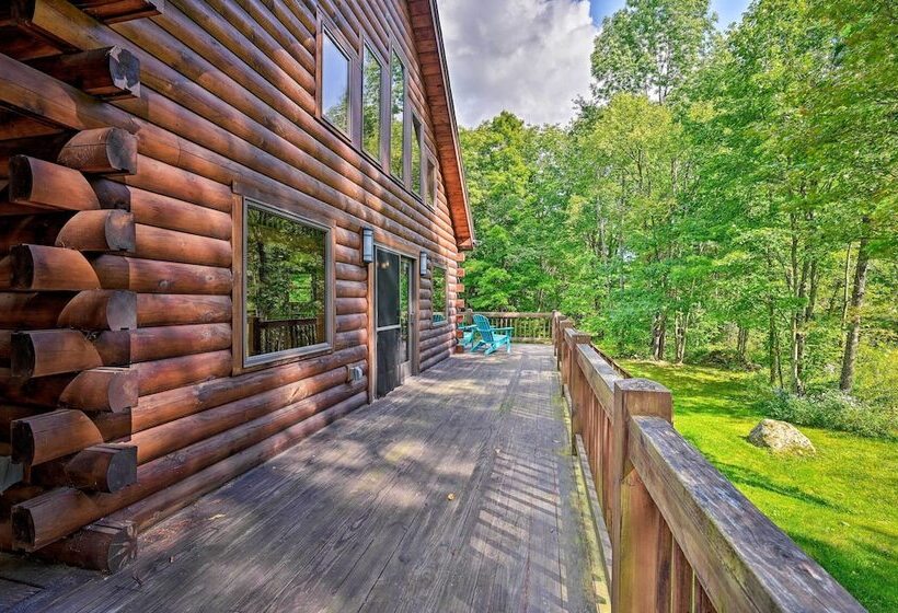 Private Chester Home W/ Deck, Mins To Skiing!