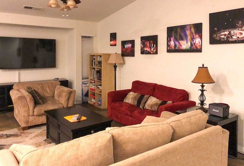 Coachella Retreat: Pool, Near Music Festivals