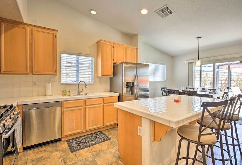 Coachella Retreat: Pool, Near Music Festivals