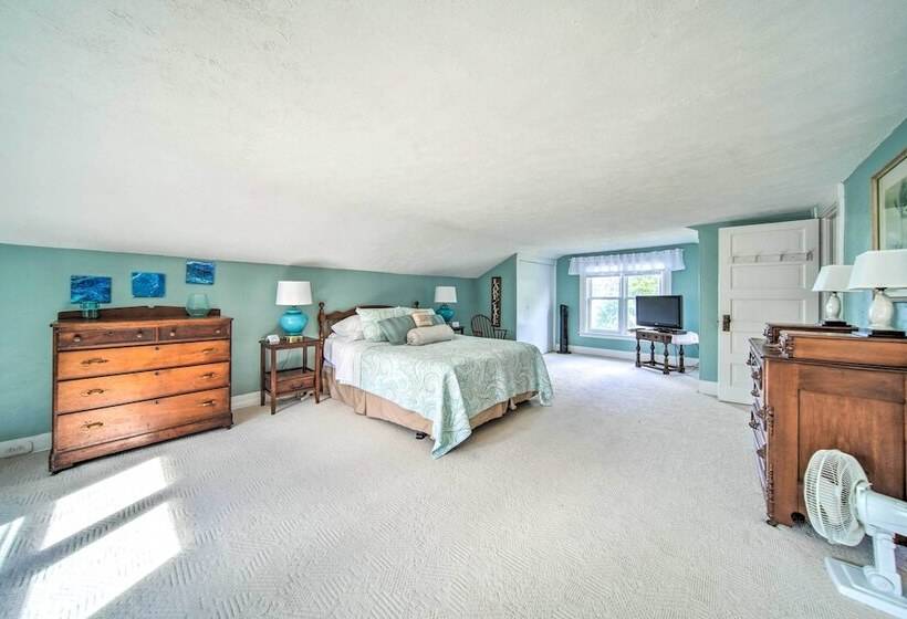 Private Waterfront Lake Erie Home W/bbq Patio