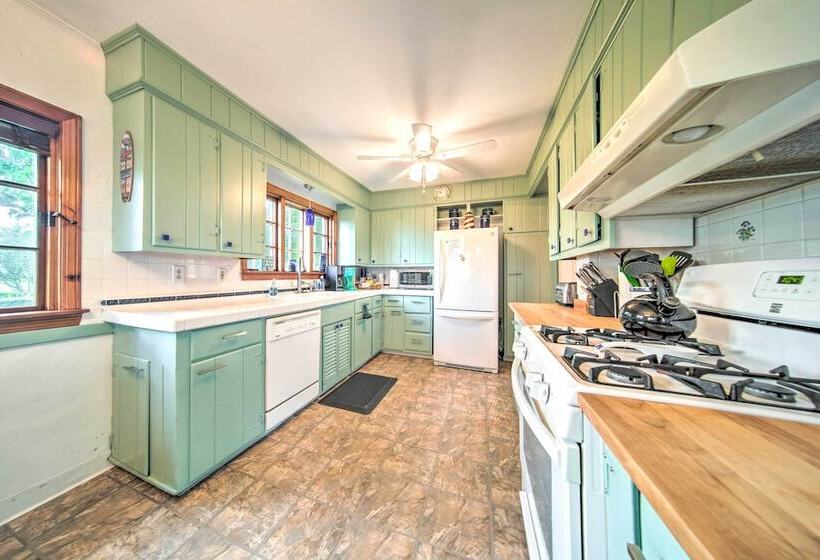 Private Waterfront Lake Erie Home W/bbq Patio