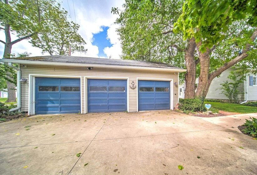 Private Waterfront Lake Erie Home W/bbq Patio