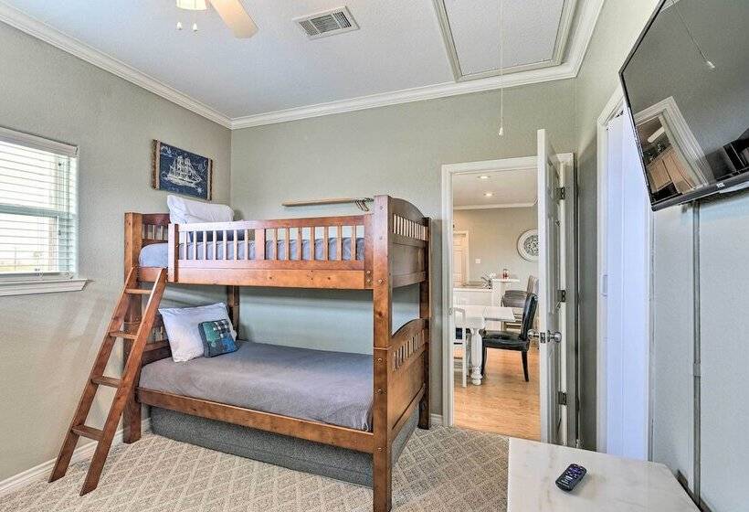 Walk To Ocean:  Pura Vida  Crystal Beach House!