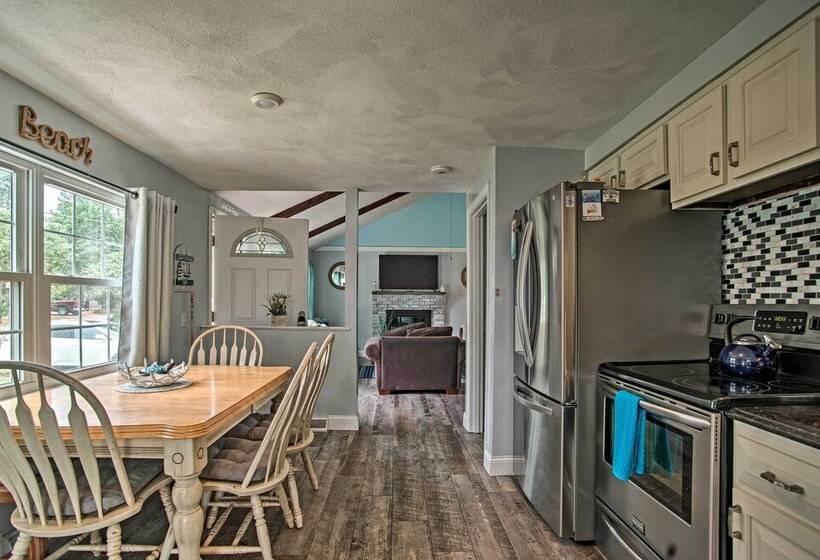 Quaint Dennis Home W/ Deck + Grill, Walk To Beach!