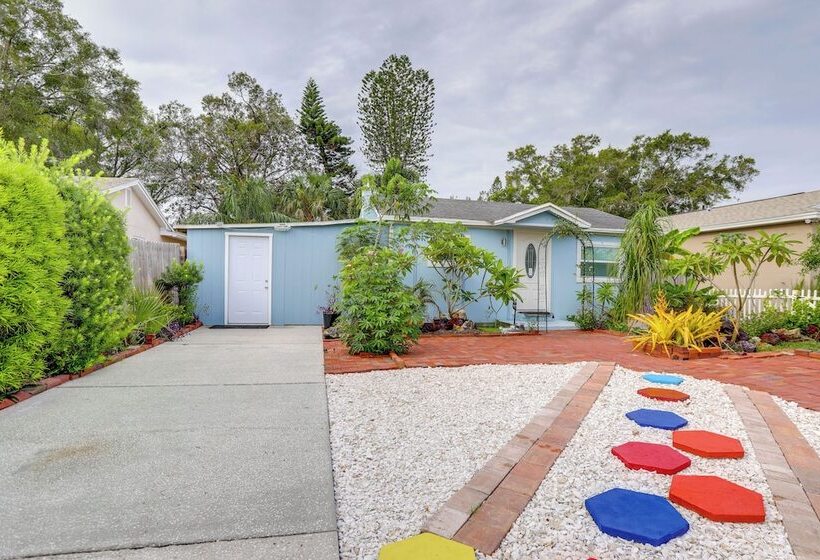 Quaint Jungle Hideaway Near Downtown St. Pete