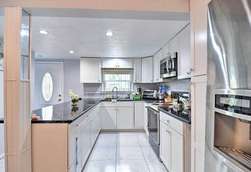 Quaint Jungle Hideaway Near Downtown St. Pete