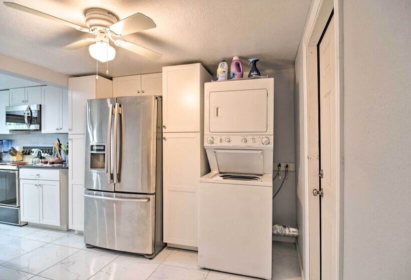 Quaint Jungle Hideaway Near Downtown St. Pete