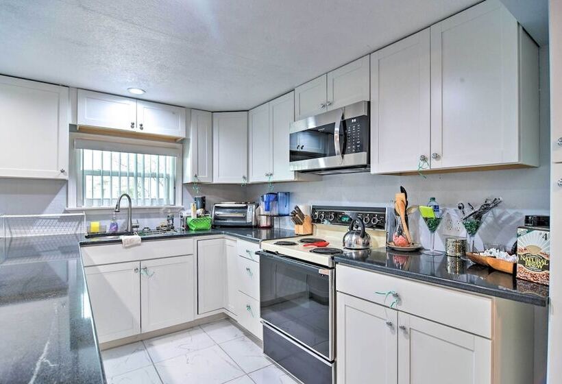 Quaint Jungle Hideaway Near Downtown St. Pete