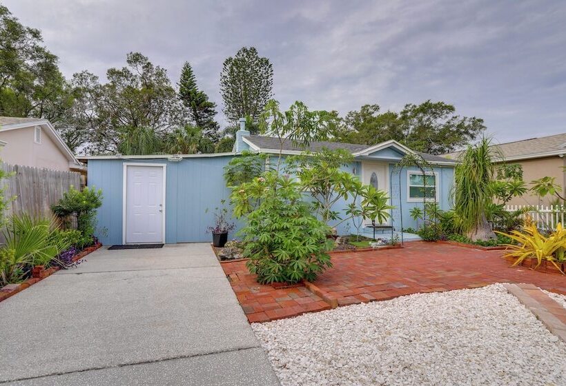 Quaint Jungle Hideaway Near Downtown St. Pete