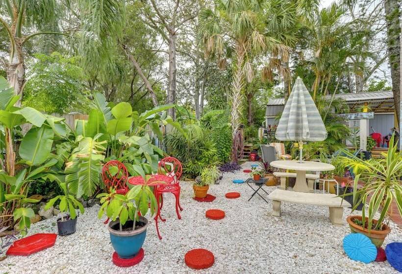 Quaint Jungle Hideaway Near Downtown St. Pete
