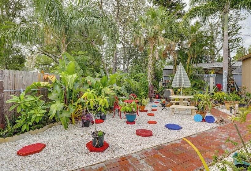 Quaint Jungle Hideaway Near Downtown St. Pete