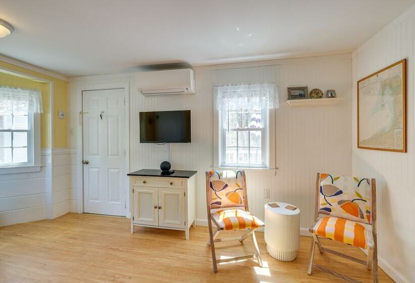 2 Mi To Coastline: Quaint Wellfleet Cottage!