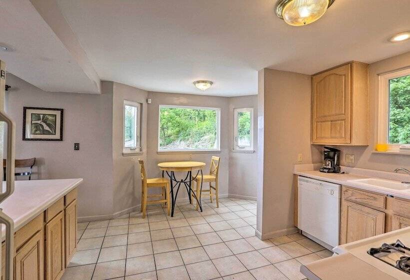 Queen City Home W/ Ohio River View   3 Mi To Dtwn!