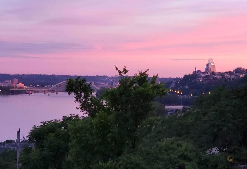 Queen City Home W/ Ohio River View   3 Mi To Dtwn!