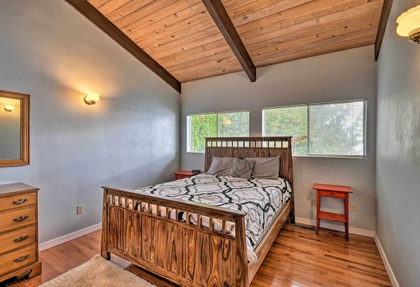 Quiet Beachfront Family Home W/ Mt. Rainier Views!