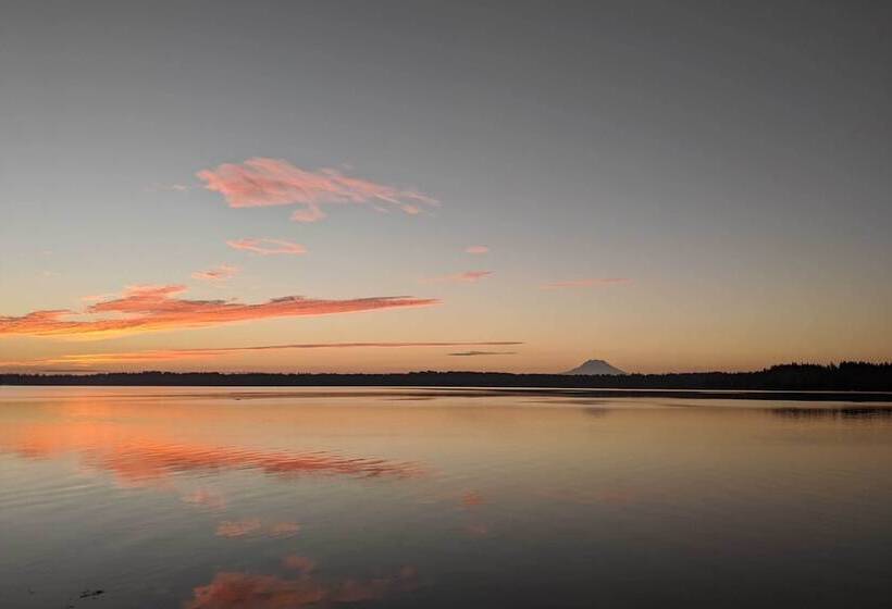 Quiet Beachfront Family Home W/ Mt. Rainier Views!