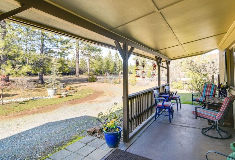 Quiet Challenge Brownsville Home Near Collins Lake