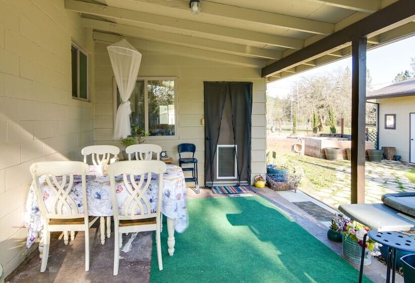 Quiet Challenge Brownsville Home Near Collins Lake