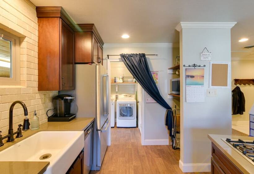 Quiet Challenge Brownsville Home Near Collins Lake