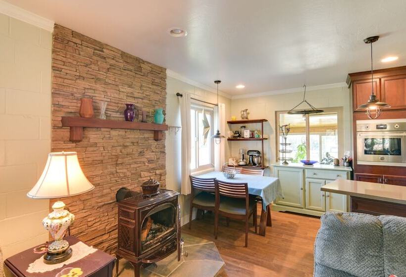 Quiet Challenge Brownsville Home Near Collins Lake