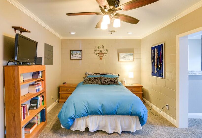 Quiet Challenge Brownsville Home Near Collins Lake