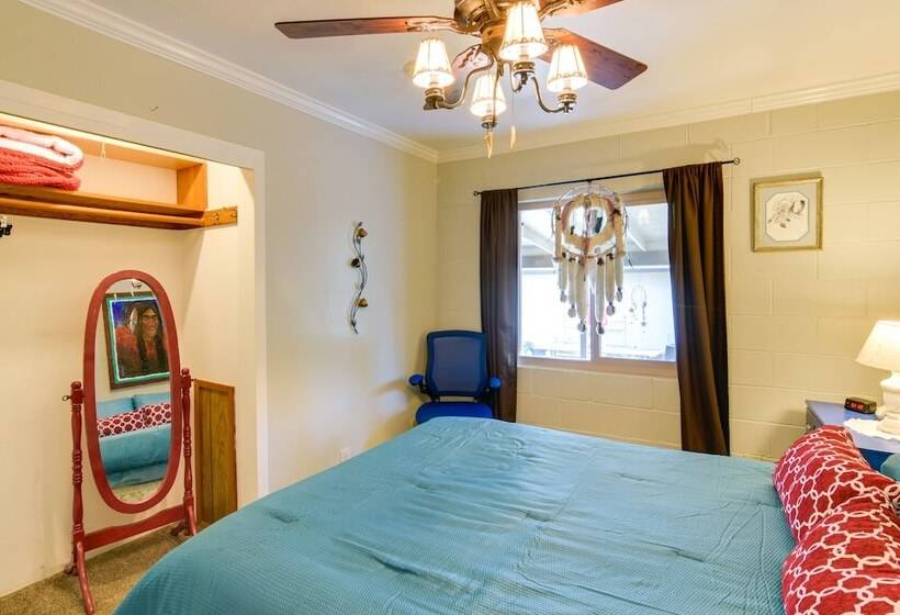 Quiet Challenge Brownsville Home Near Collins Lake