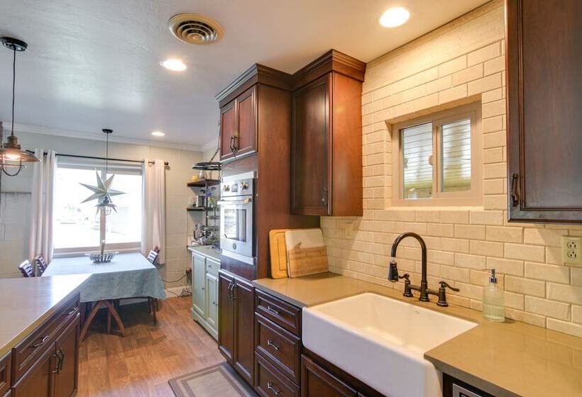 Quiet Challenge Brownsville Home Near Collins Lake