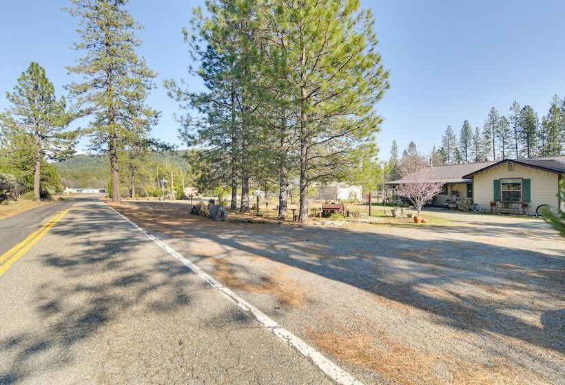 Quiet Challenge Brownsville Home Near Collins Lake