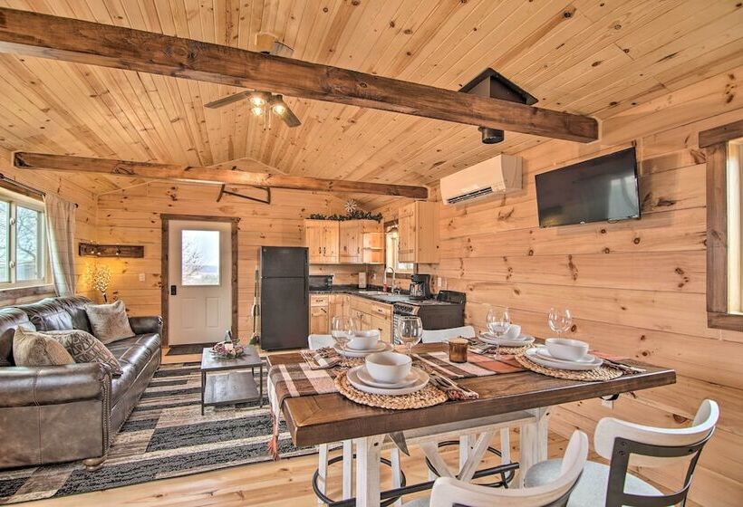 Serene Views: Quiet Farmhouse Cabin In Wisconsin!