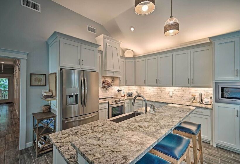 Quiet Fisherman S House W/ Hot Tub + Tropical Bar!